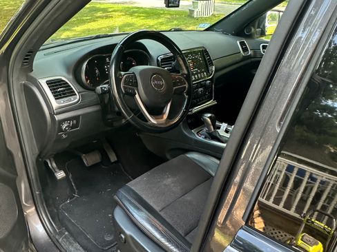 Used 2020 Jeep Grand Cherokee Altitude image 5