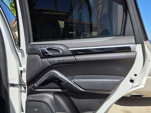 Used 2014 Porsche Cayenne image 20