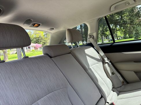 Used 2013 Subaru Outback 2.5i Premium w/ All-Weather Pkg AWD/4WD image 25