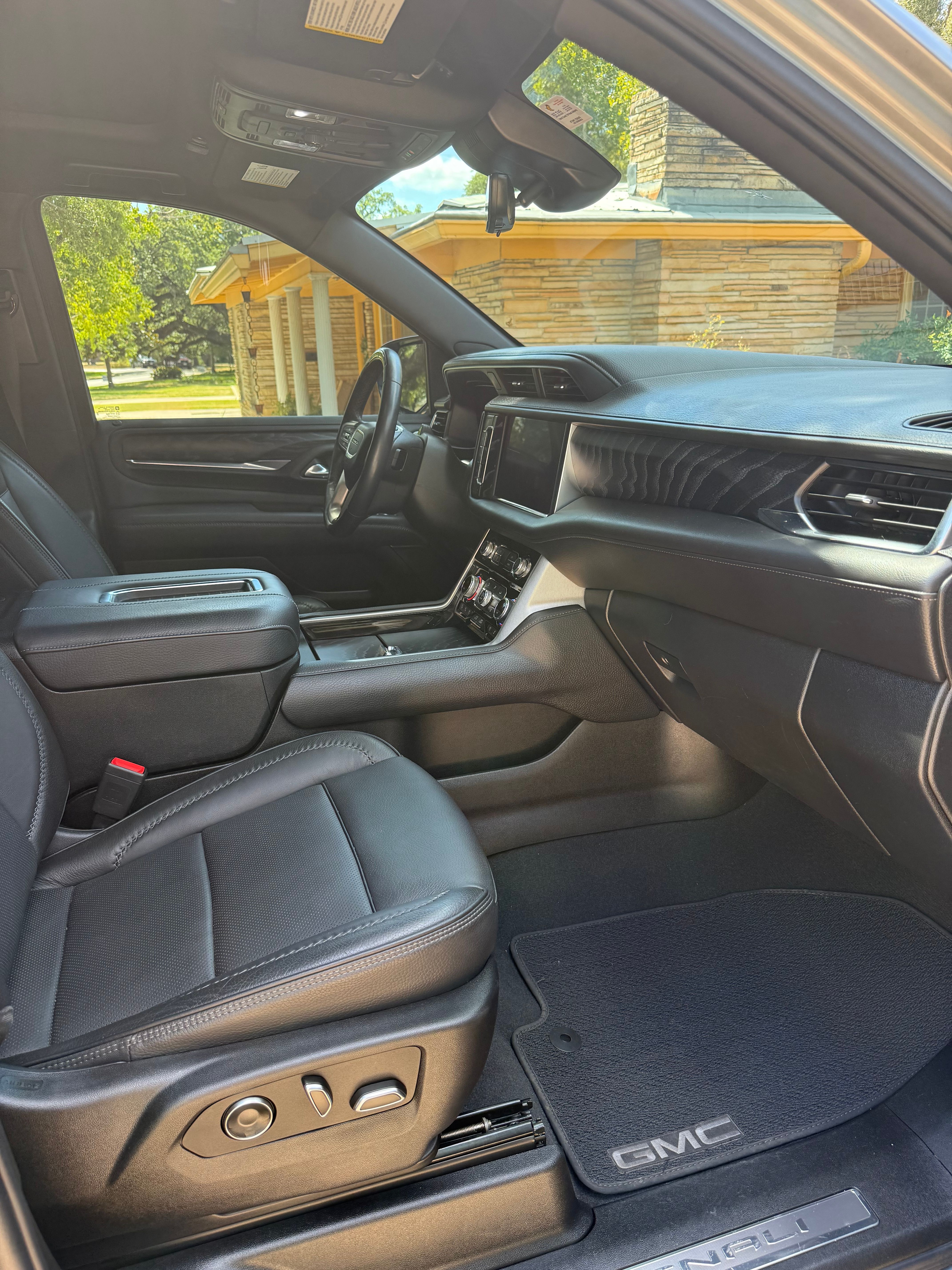 Used 2023 GMC Yukon Denali w/ Denali Reserve Package AWD/4WD image 16