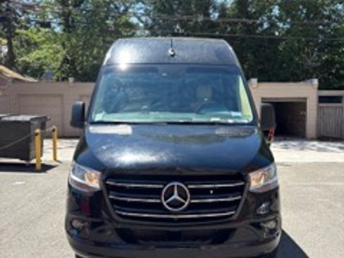 Used 2021 Mercedes-Benz Sprinter 2500 image 2