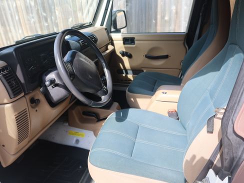 Used 2000 Jeep Wrangler Sahara AWD/4WD image 10