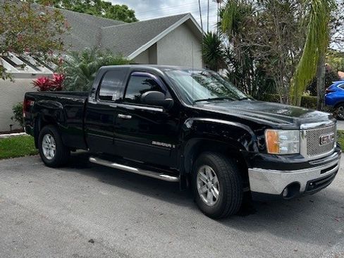 Used 2007 GMC Sierra 1500 SLE w/ Z71 Off-Road Package image 1