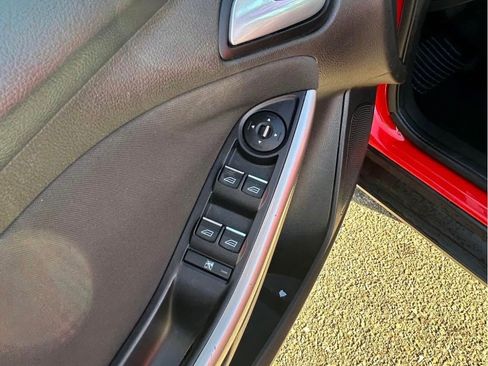 Used 2012 Ford Focus SEL image 10