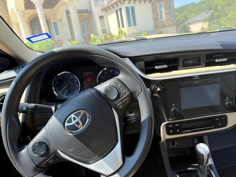 Used 2017 Toyota Corolla LE image 6