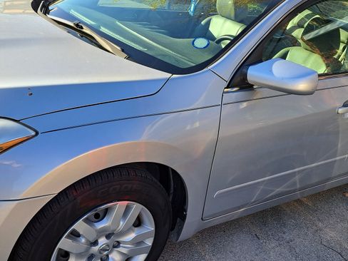 Used 2010 Nissan Altima 2.5 S image 1