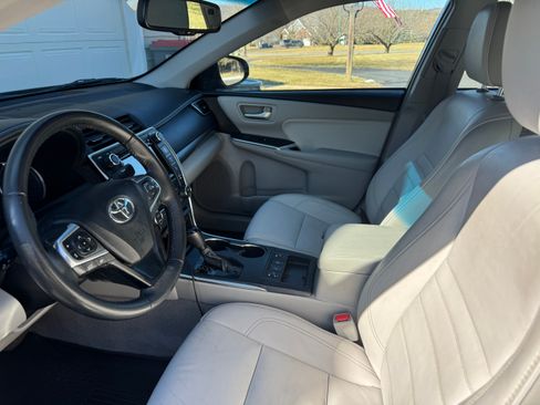 Used 2017 Toyota Camry XLE w/ Moonroof Package image 6