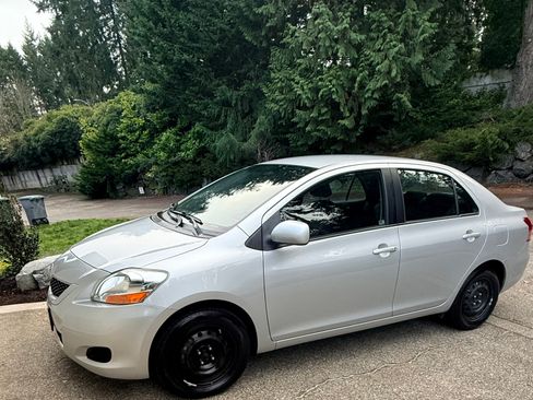 Used 2010 Toyota Yaris Sedan image 5