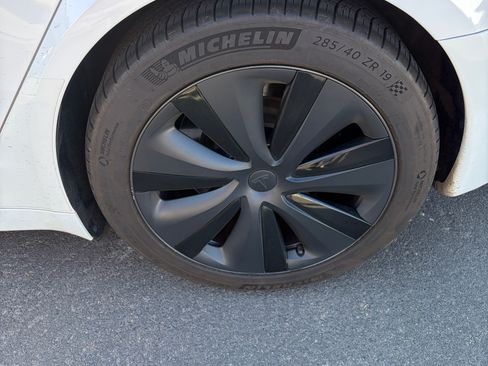 Used 2022 Tesla Model S Standard Range image 8