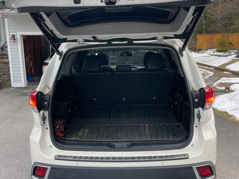 Used 2017 Toyota Highlander Limited image 4