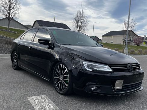 Used 2012 Volkswagen Jetta SEL FWD image 2