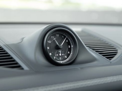 Used 2025 Porsche Macan image 13