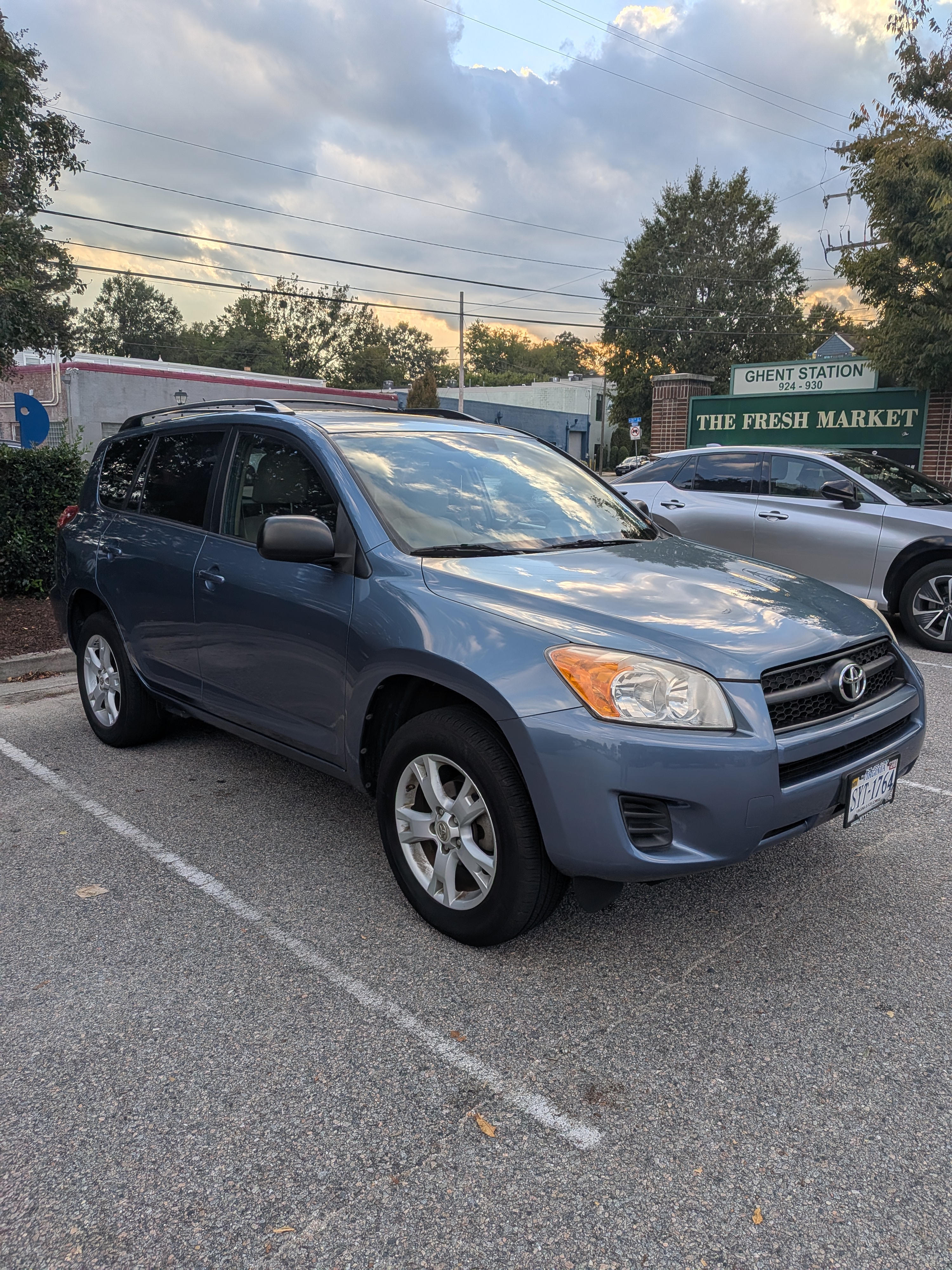 Used 2012 Toyota RAV4 4WD w/ Upgrade Value Pkg image 2