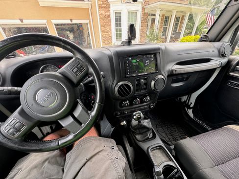 Used 2012 Jeep Wrangler Unlimited Sport image 11