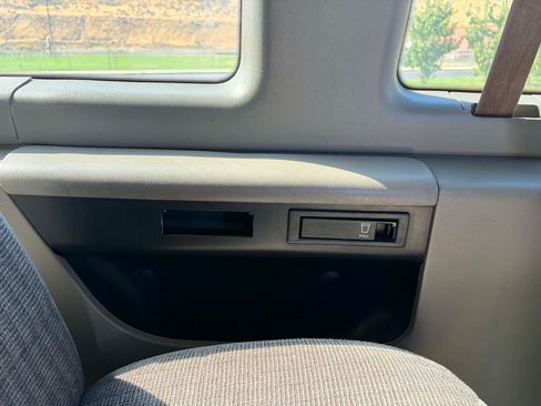 Used 1998 Ford E-350 and Econoline 350 Club Wagon RWD image 20