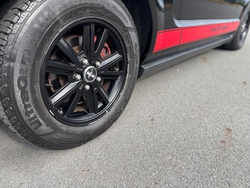 Used 2006 Ford Mustang Coupe image 4