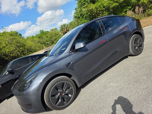 Used 2023 Tesla Model Y Long Range image 2