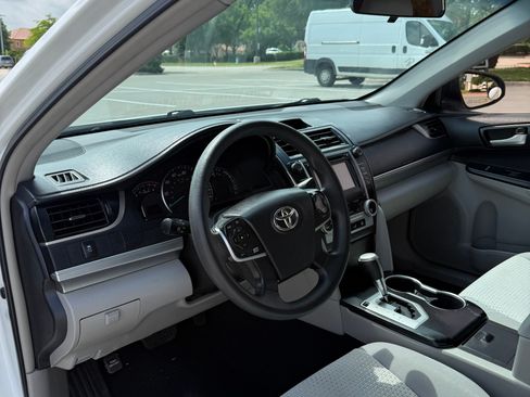 Used 2014 Toyota Camry LE FWD image 12