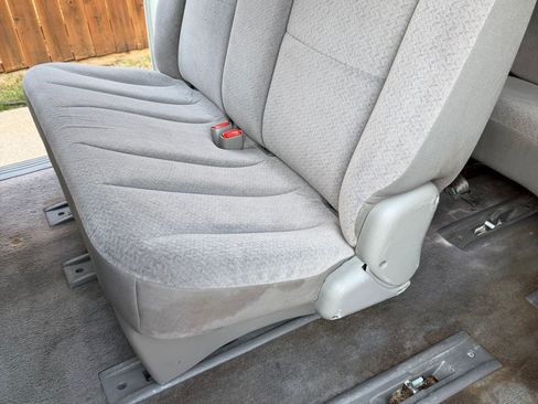 Used 2001 Chrysler Town & Country LX image 8