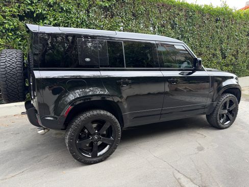 Used 2023 Land Rover Defender 110 V8 AWD/4WD image 17