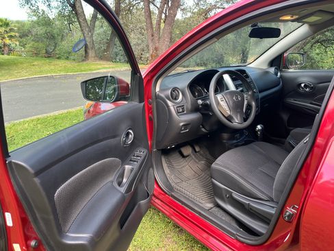 Used 2018 Nissan Versa SV FWD image 13
