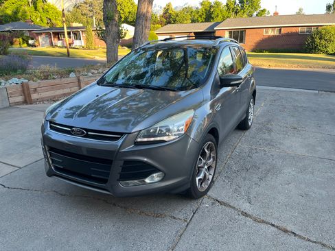 Used 2013 Ford Escape Titanium w/ Class II Trailer Tow Pkg FWD image 1