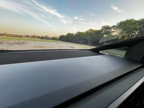 Used 2025 Tesla Cybertruck AWD Crew Cab image 9