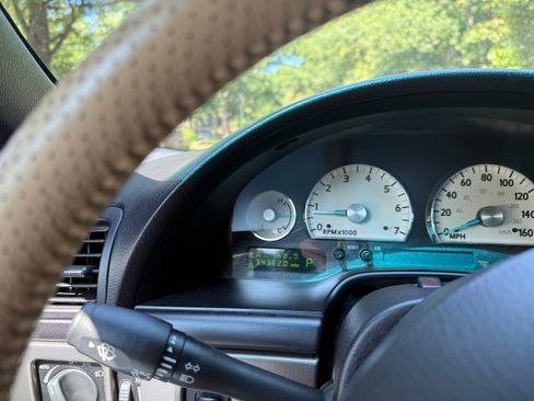 Used 2005 Ford Thunderbird RWD image 12
