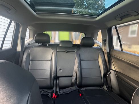 Used 2018 Volkswagen Tiguan SE w/ Panoramic Sunroof Package AWD/4WD image 8