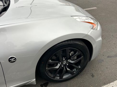 Used 2017 Nissan 370Z Coupe RWD image 8