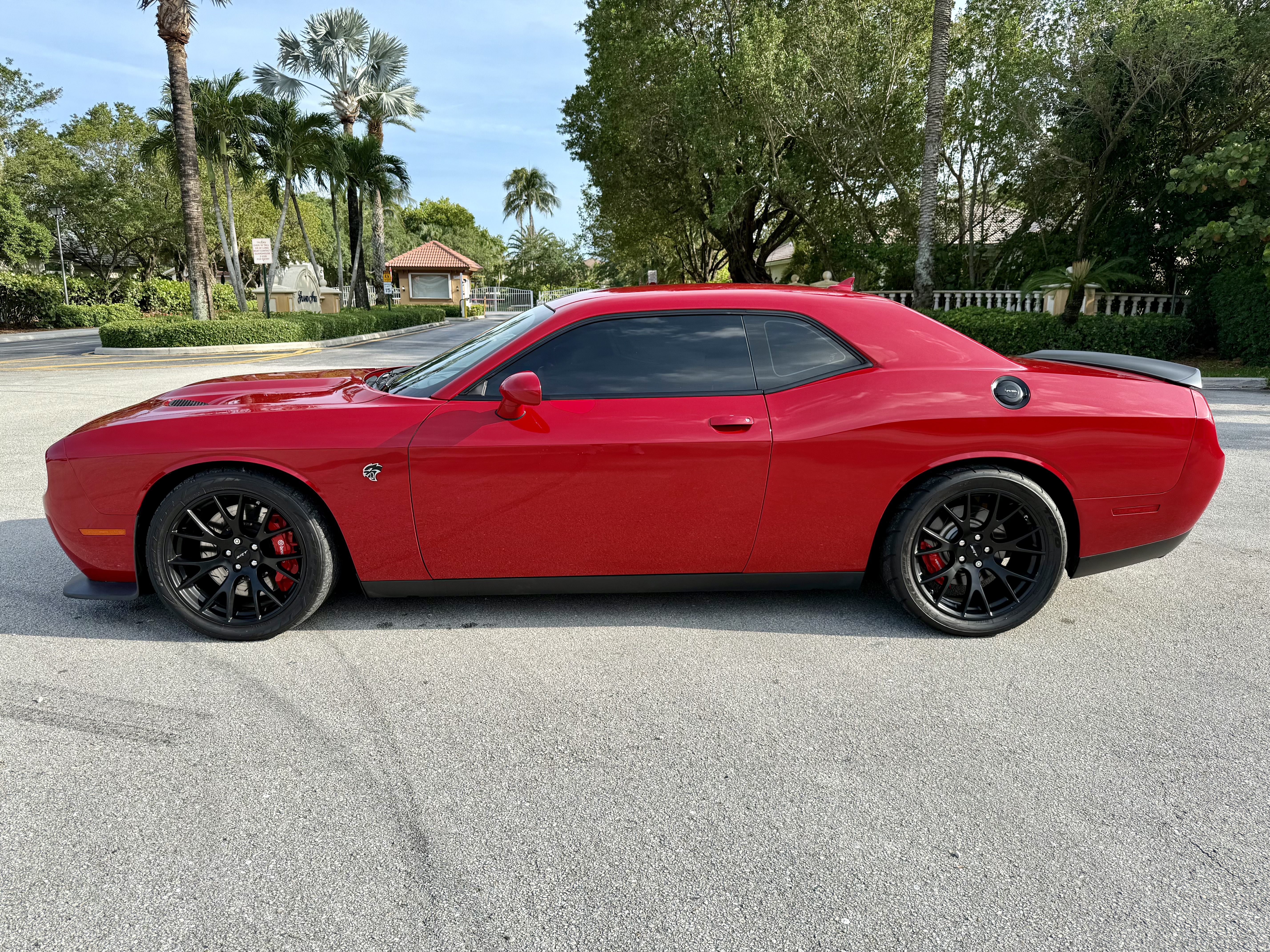 Used 2015 Dodge Challenger SRT Hellcat RWD image 9