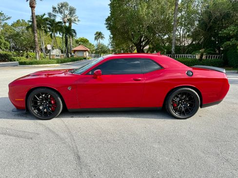 Used 2015 Dodge Challenger SRT Hellcat RWD image 9
