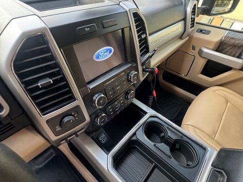 Used 2019 Ford F250 Lariat w/ Lariat Value Package AWD/4WD image 12