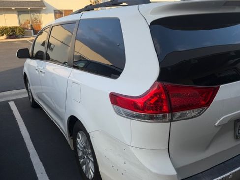 Used 2014 Toyota Sienna XLE image 5