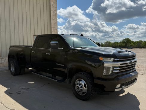Used 2022 Chevrolet Silverado 3500 High Country w/ Safety Package II AWD/4WD image 4