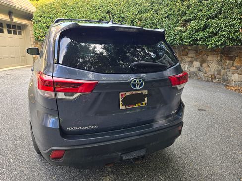 Used 2018 Toyota Highlander XLE AWD/4WD image 13