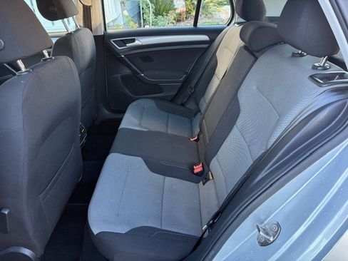 Used 2016 Volkswagen e-Golf SE image 22