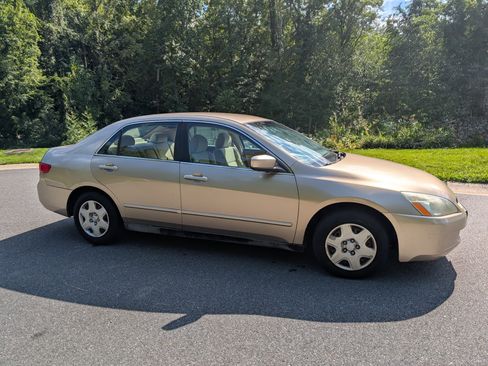 Used 2005 Honda Accord LX image 2