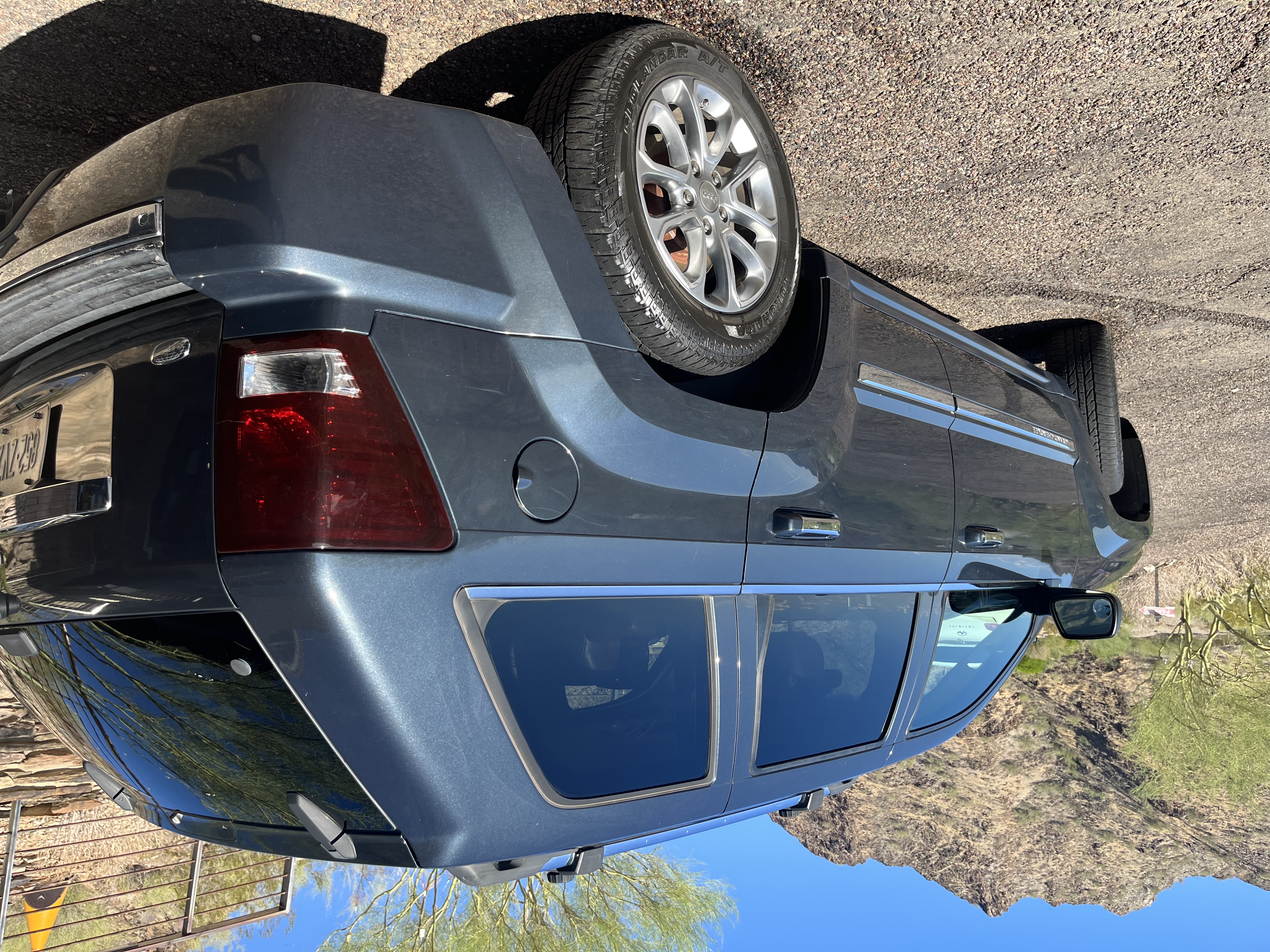 Used 2008 Jeep Grand Cherokee Overland RWD image 2