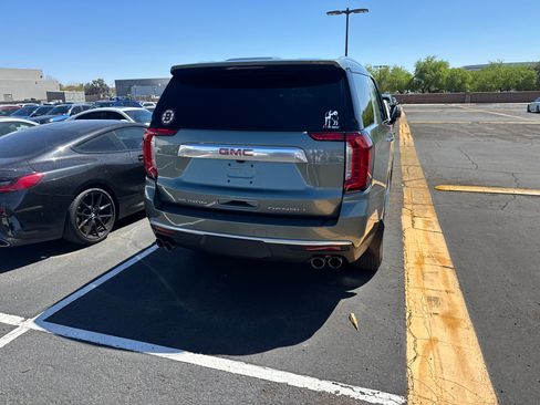 Used 2023 GMC Yukon Denali image 2