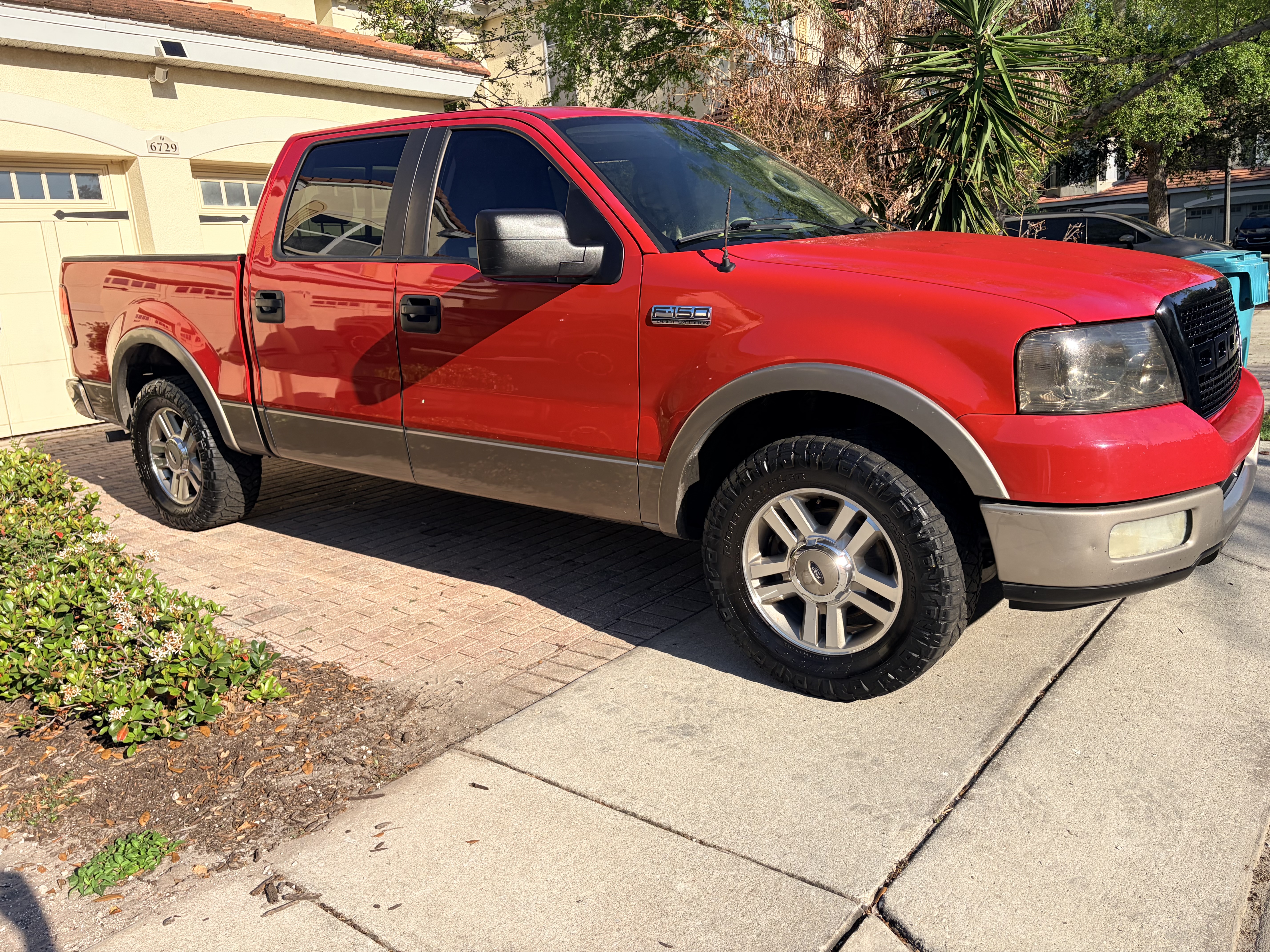 Used 2005 Ford F150 Lariat RWD image 1