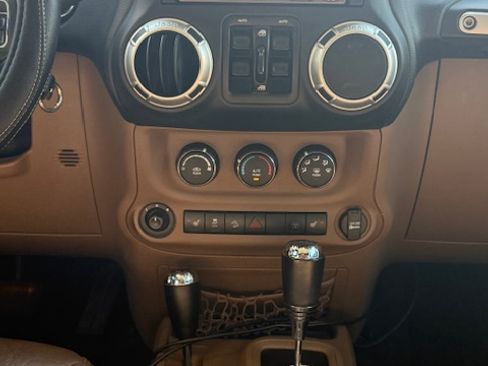 Used 2016 Jeep Wrangler Unlimited Sahara image 6