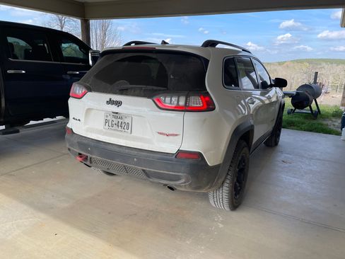 Used 2019 Jeep Cherokee Trailhawk w/ Comfort/Convenience Group image 2