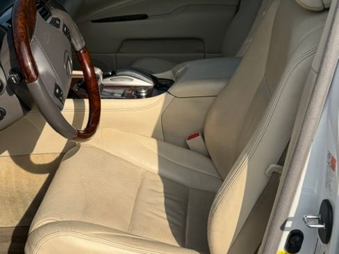 Used 2017 Lexus LS 460 w/ Comfort Package RWD image 9