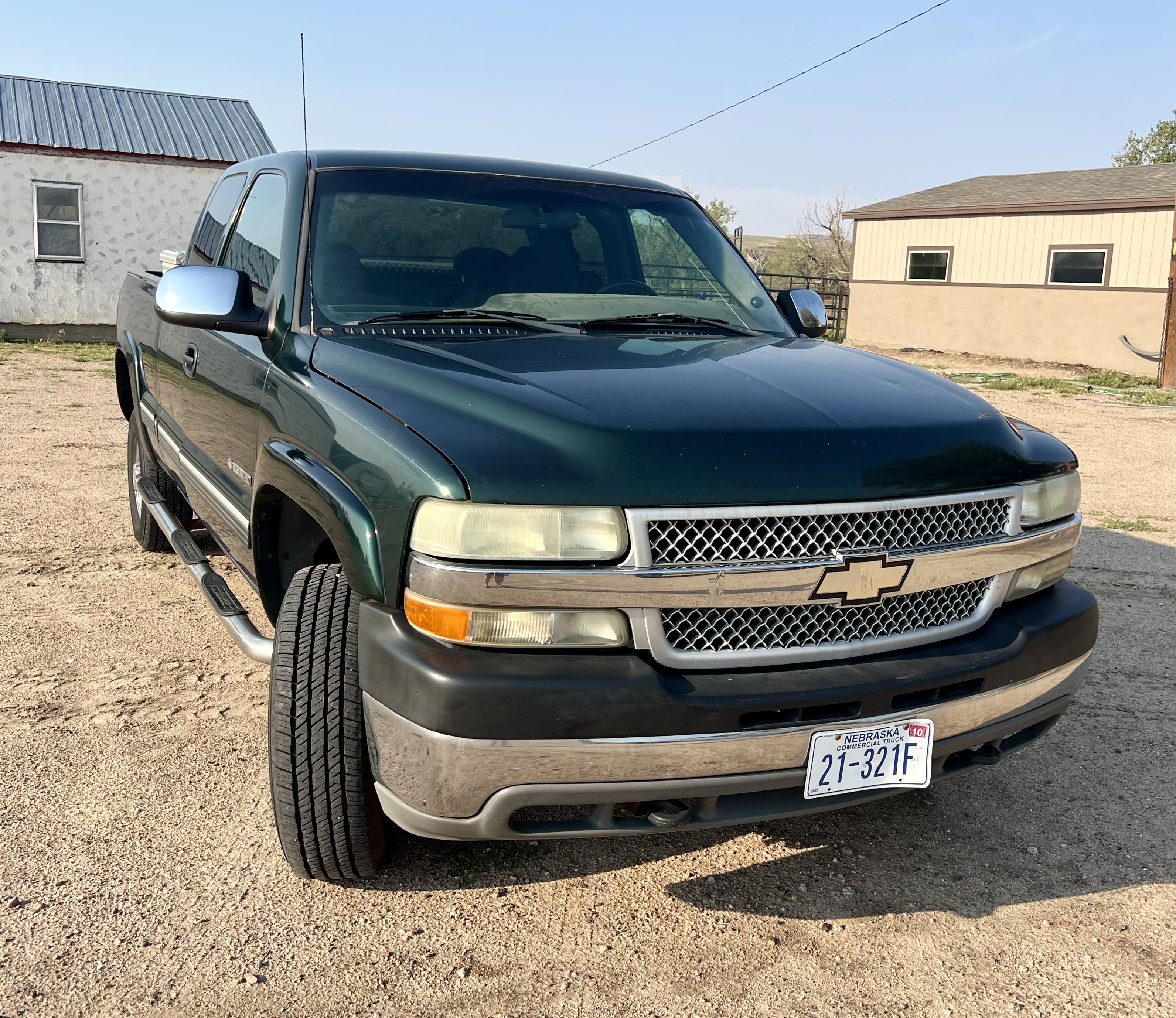 Used 2002 Chevrolet Silverado 2500 LS AWD/4WD image 1