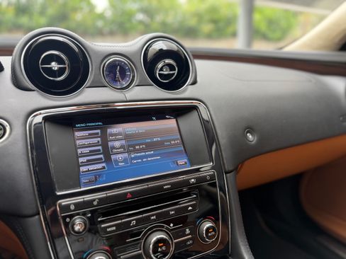 Used 2012 Jaguar XJ L RWD image 15