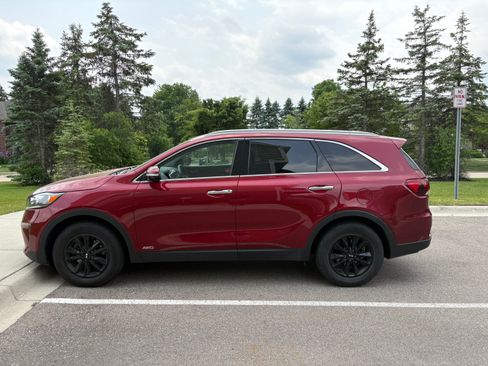 Used 2020 Kia Sorento LX w/ LX I4 Convenience Package image 1