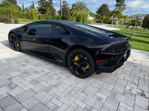 Used 2021 Lamborghini Huracan EVO image 30