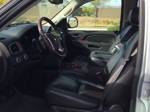 Used 2012 Chevrolet Suburban LTZ image 9