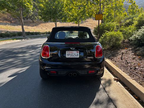 Used 2017 MINI Cooper S w/ Premium Package FWD image 4